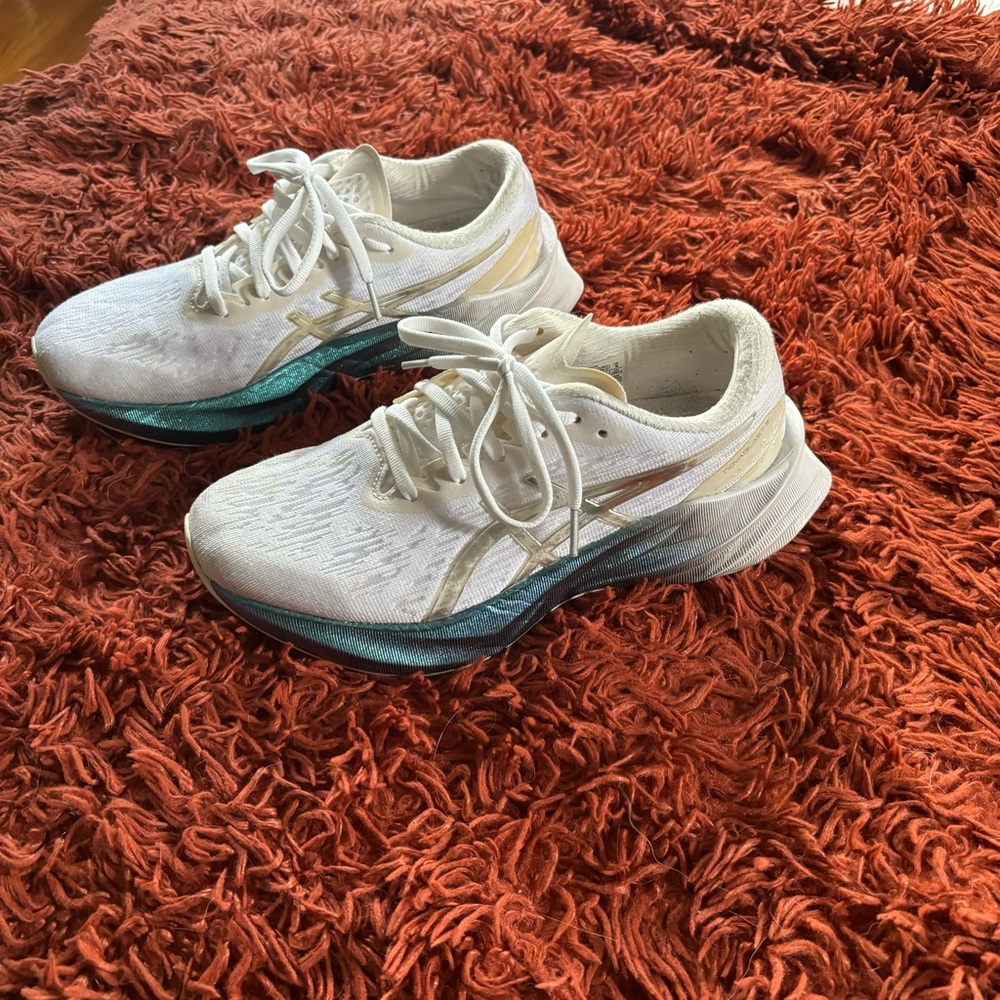 ASICS Novablast